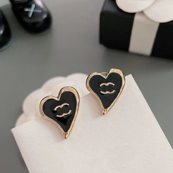 women's luxury heart shaped stamp stud 2023 designer jewelry new brand earrings correct letter earrings gold plated travel beach earrin, Golden;silver
women's luxury heart shaped stamp stud 2023 designer jewelry new brand earrings correct letter earrings gold plated travel beach earrin, Golden;silver