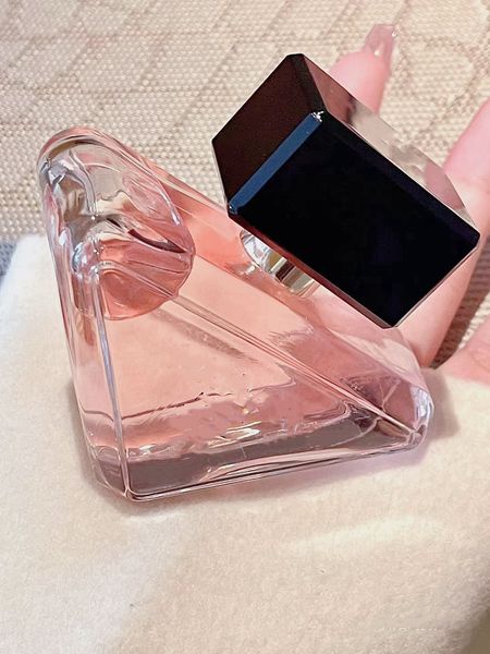 luxury design perfume 90ml parfum perfume eau toilette spray good smell long time lasting scent high version quality fast delivery
luxury design perfume 90ml parfum perfume eau toilette spray good smell long time lasting scent high version quality fast delivery