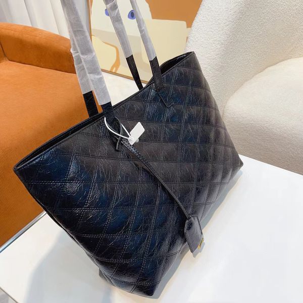 new leather patent leather shopping bag designer advanced sense imported leather exquisite soft comfortable practical exquisite hand
new leather patent leather shopping bag designer advanced sense imported leather exquisite soft comfortable practical exquisite hand