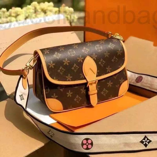 fashion women bag brand design shoulder bag for women bags handbag handbags lady messenger luxury designers crossbody tote wallet 24cm
fashion women bag brand design shoulder bag for women bags handbag handbags lady messenger luxury designers crossbody tote wallet 24cm