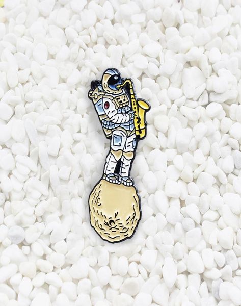 new astronaut blowing saxophone brooch space moon enamel pin fashion cartoon children student clothes lapel pendant jewelry gift4042839, Gray
new astronaut blowing saxophone brooch space moon enamel pin fashion cartoon children student clothes lapel pendant jewelry gift4042839, Gray