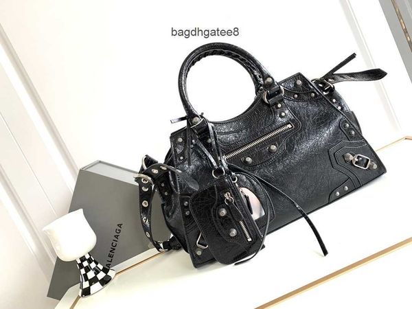 cagole tote 2023 designer bag girl cool handbags real neo leather fashion trend wind oil wax cagoles locomotive handheld straddle large tote
cagole tote 2023 designer bag girl cool handbags real neo leather fashion trend wind oil wax cagoles locomotive handheld straddle large tote