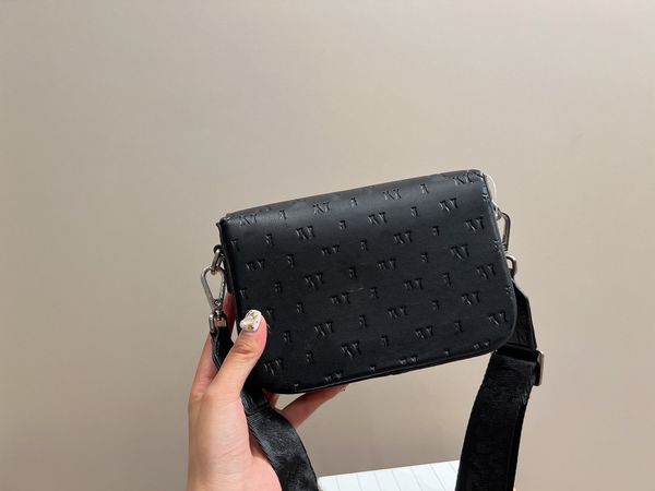 fashion women's 2-in-1 shoulder bag luxury classic flip bag stamped pattern designer real leather bag
fashion women's 2-in-1 shoulder bag luxury classic flip bag stamped pattern designer real leather bag
