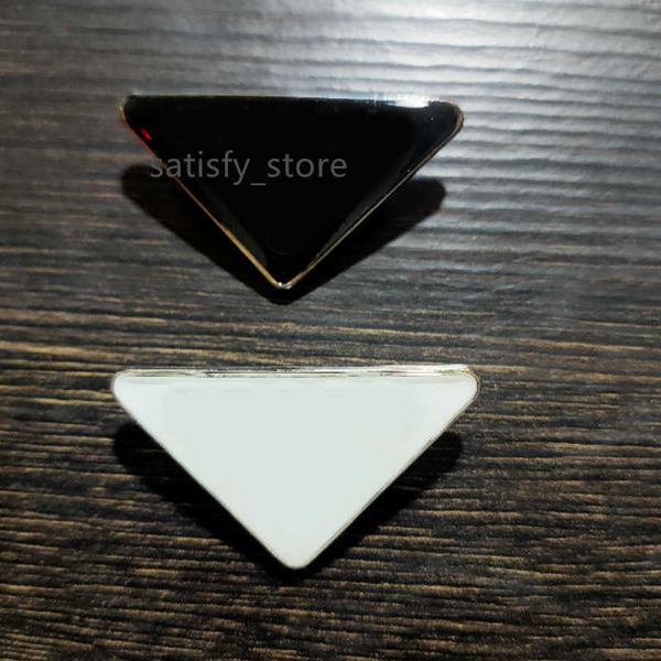 metal triangle letter brooch women girl triangle brooch suit lapel pin white black fashion jewelry accessories, Gray
metal triangle letter brooch women girl triangle brooch suit lapel pin white black fashion jewelry accessories, Gray