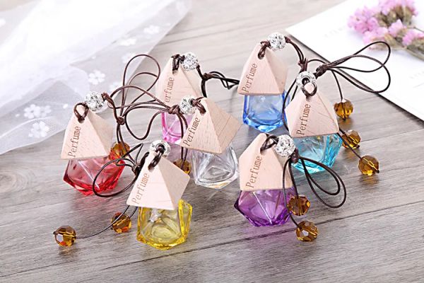 2018 fashion type empty mini refillable hanging car perfume bottles wholesale with wooden cap for air fresher
2018 fashion type empty mini refillable hanging car perfume bottles wholesale with wooden cap for air fresher