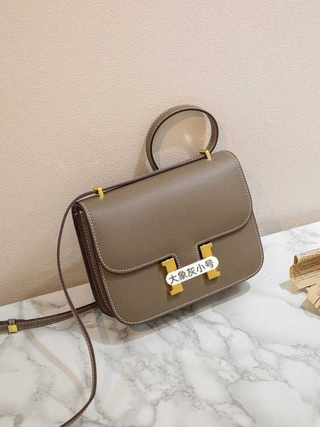 designer h home bag button kangkang fashion women's advanced feeling small square leather bean curd trend versatile single shoulder mes
designer h home bag button kangkang fashion women's advanced feeling small square leather bean curd trend versatile single shoulder mes