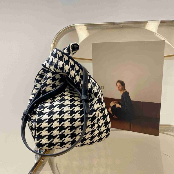 evening bags spring autumn and winter new women's bag south korea ins checkerboard wool knitting single shoulder bag armpit bag j230609
evening bags spring autumn and winter new women's bag south korea ins checkerboard wool knitting single shoulder bag armpit bag j230609