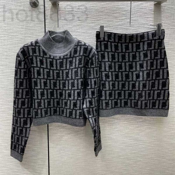 women's tracksuits designer winter new fashion slim all over jacquard letter high neck short sweater skirt knitted set for women 7o93, Gray
women's tracksuits designer winter new fashion slim all over jacquard letter high neck short sweater skirt knitted set for women 7o93, Gray
