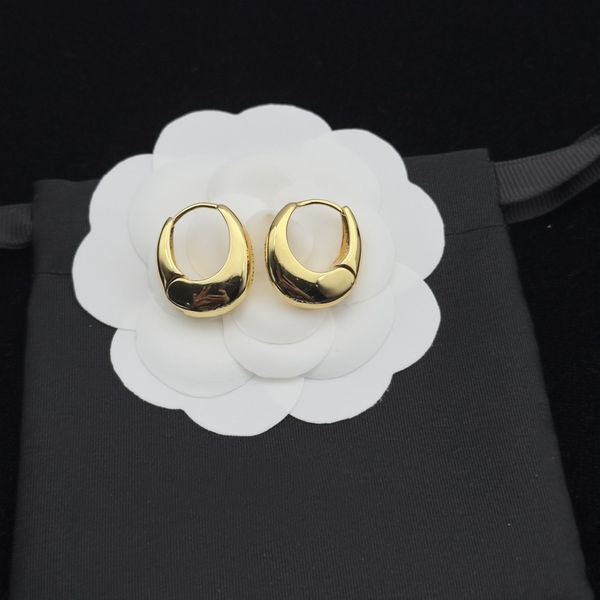simple and retro fashion gold hoop huggie earrings, european and american ce french design, high-end light luxury earrings for women, Golden;silver
simple and retro fashion gold hoop huggie earrings, european and american ce french design, high-end light luxury earrings for women, Golden;silver