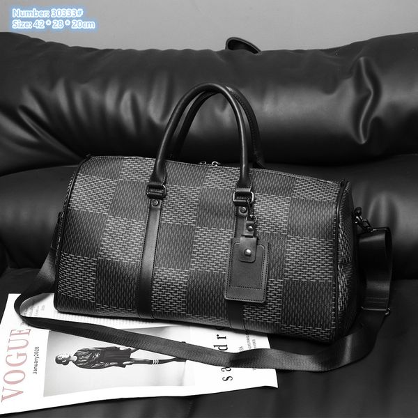 factory wholesale men shoulder bags 4 colors simple short-distance wear-resistant leather luggage popular plaid handbag horizontal polka dot
factory wholesale men shoulder bags 4 colors simple short-distance wear-resistant leather luggage popular plaid handbag horizontal polka dot