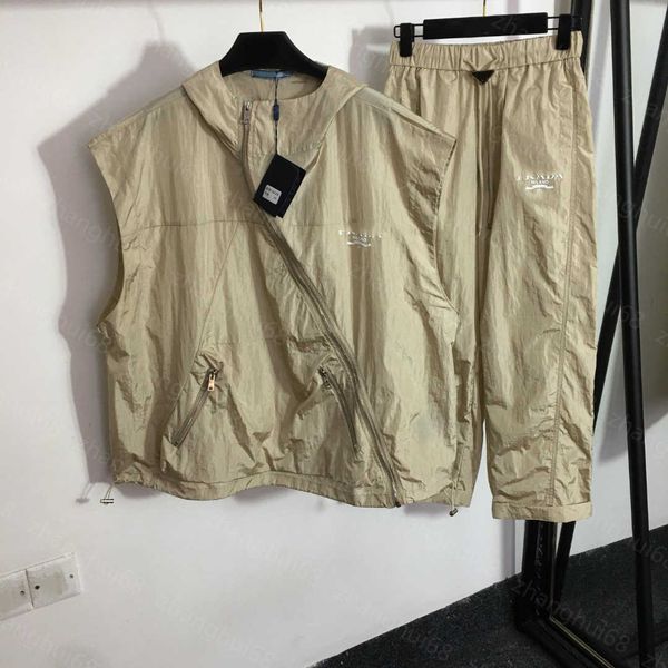 23ss windbreaker set womens designer clothing women tracksuit sleeveless hooded waistcoat letter triangle label elastic waist casual pants s, Gray
23ss windbreaker set womens designer clothing women tracksuit sleeveless hooded waistcoat letter triangle label elastic waist casual pants s, Gray