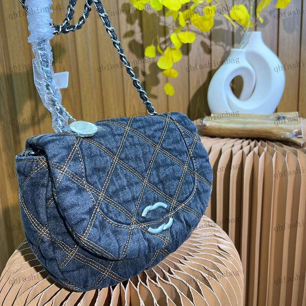 designer womens shoulder bag denim bag diamond check silver hardware metal buckle matelasse chain crossbody bags mini makeup case coin charm
designer womens shoulder bag denim bag diamond check silver hardware metal buckle matelasse chain crossbody bags mini makeup case coin charm