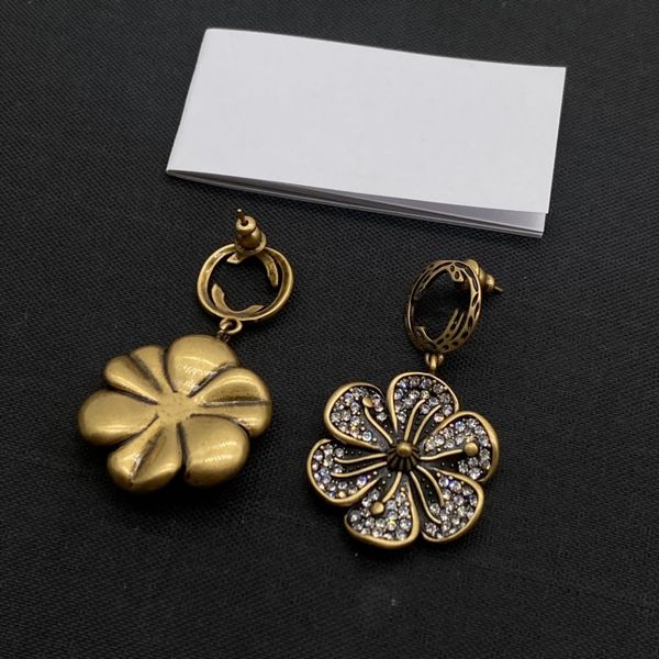 fashion classic women's designer earrings, earrings, earstuds, women's pendant, elegant and minimalist style, women's wedding, Golden;silver
fashion classic women's designer earrings, earrings, earstuds, women's pendant, elegant and minimalist style, women's wedding, Golden;silver