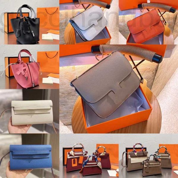 designer handbag fashion shoulder bag women luxury handbag classic retro backpack temperament square elegant handbag
designer handbag fashion shoulder bag women luxury handbag classic retro backpack temperament square elegant handbag