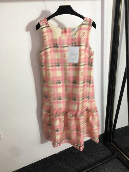23ss summer dresses women dress womens designer clothing logo plaid print back button vest dress womens clothing, Black;gray
23ss summer dresses women dress womens designer clothing logo plaid print back button vest dress womens clothing, Black;gray