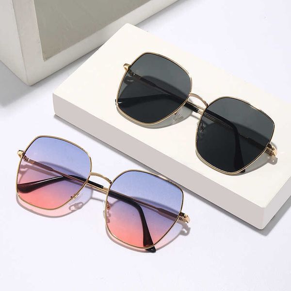 high-end, fashionable, uv resistant for women, gradient large frame metal sunglasses, White;black
high-end, fashionable, uv resistant for women, gradient large frame metal sunglasses, White;black