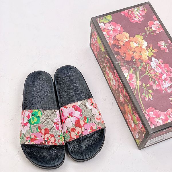 2023 designer men women slippers beach sandals with box flat slipper rubber slides sandal fashion summer outdoor slide man woman shoes leath, Black
2023 designer men women slippers beach sandals with box flat slipper rubber slides sandal fashion summer outdoor slide man woman shoes leath, Black