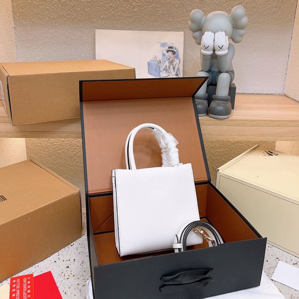 classic women bags designer phonebags geninue leather rectangle handbags mini size crossbags matching long strap
classic women bags designer phonebags geninue leather rectangle handbags mini size crossbags matching long strap