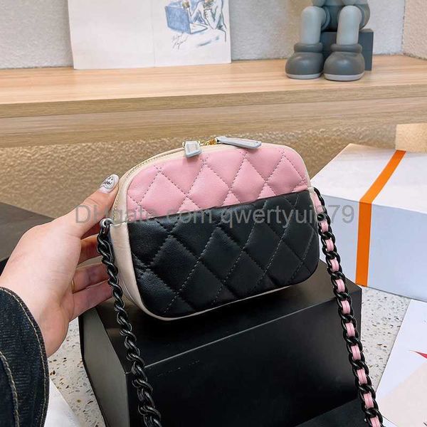 two-tone camera box bags panda pink black color cosmetic case full black metal hardware matelasse chain crossbody shoulder handbags with bac
two-tone camera box bags panda pink black color cosmetic case full black metal hardware matelasse chain crossbody shoulder handbags with bac
