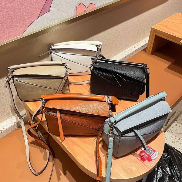 simple handheld geometric bag new versatile splice lychee pattern crossbody lightweight and large capacity pillow for women
simple handheld geometric bag new versatile splice lychee pattern crossbody lightweight and large capacity pillow for women