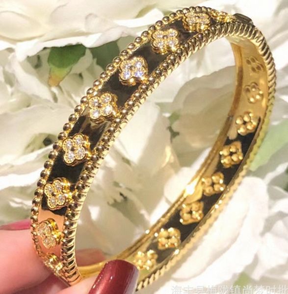 fashion brand four leaf clover bracelet is a luxurious crystal diamond bracelet for women. 18k gold high-quality designer bracelet jewelry, Red;brown
fashion brand four leaf clover bracelet is a luxurious crystal diamond bracelet for women. 18k gold high-quality designer bracelet jewelry, Red;brown