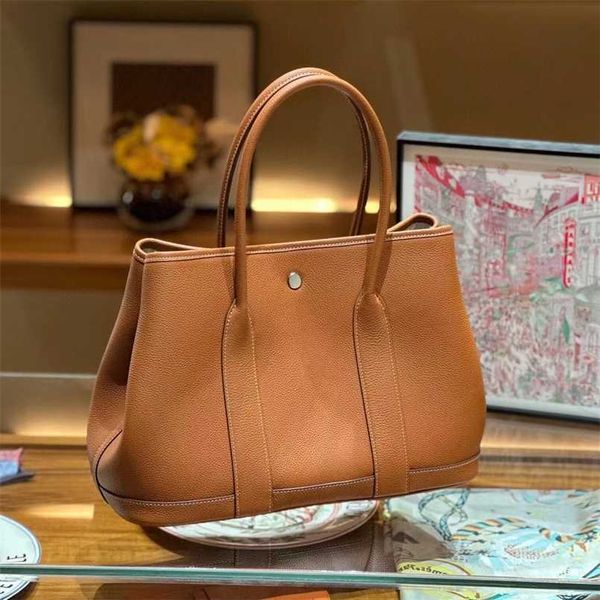 garden party handbag totes h family brand simple elegant handheld leather mother's day giftwith qq
garden party handbag totes h family brand simple elegant handheld leather mother's day giftwith qq
