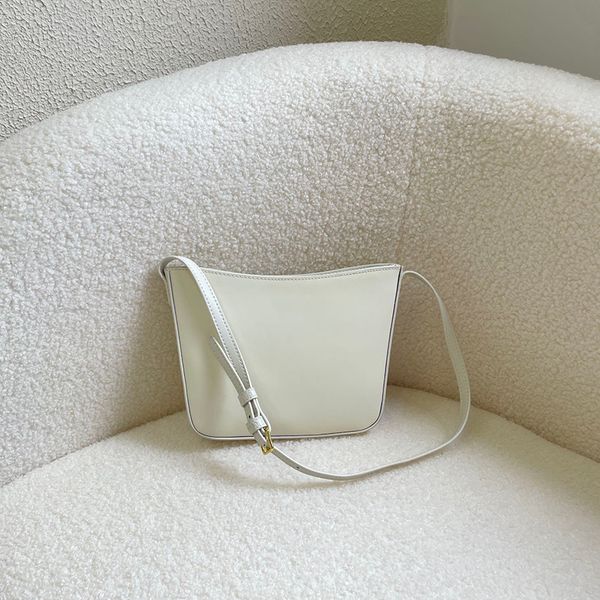 fashion luxurys designer bag croque french minimalist underarm bag leather handbag triomphe arch armpit bag classic women's shoulder cr
fashion luxurys designer bag croque french minimalist underarm bag leather handbag triomphe arch armpit bag classic women's shoulder cr