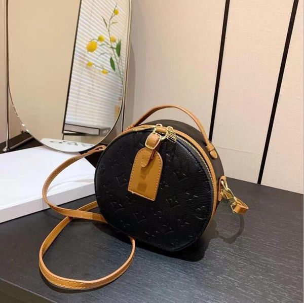 petite boite chapeau round bag designers women handbag chapeau cake shoulder messenger bags crossbody bags cosmetic bag clutchs women phone
petite boite chapeau round bag designers women handbag chapeau cake shoulder messenger bags crossbody bags cosmetic bag clutchs women phone