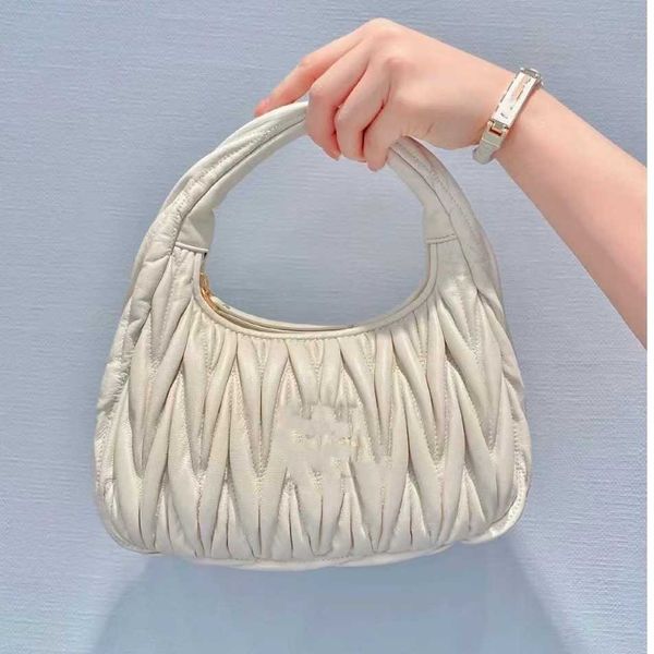 miui 2023 new miao family women's bag family underarm bag handbag folded cloud bag korean dumplings cross body bag
miui 2023 new miao family women's bag family underarm bag handbag folded cloud bag korean dumplings cross body bag