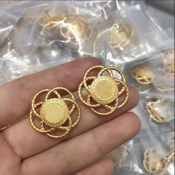 new sun flower earrings diamonds feminine style smooth white gold plated ear studs luxury jewelry e3025, Golden;silver
new sun flower earrings diamonds feminine style smooth white gold plated ear studs luxury jewelry e3025, Golden;silver