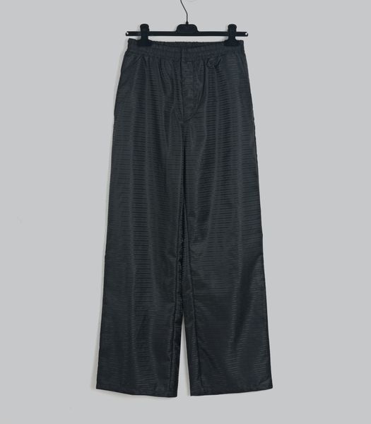 loose pants re-nylon recycled nylon fabric marine plastic recycled metal triangle logo embellished on the back elastic waist, with a cord hi, Black
loose pants re-nylon recycled nylon fabric marine plastic recycled metal triangle logo embellished on the back elastic waist, with a cord hi, Black