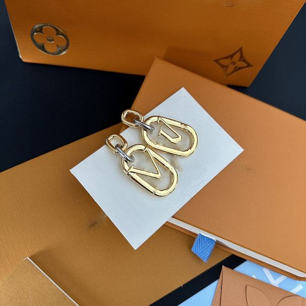 2023 fashion new designer earrings luxury new earrings retro letter earrings low-key luxury connotation no box, Golden
2023 fashion new designer earrings luxury new earrings retro letter earrings low-key luxury connotation no box, Golden