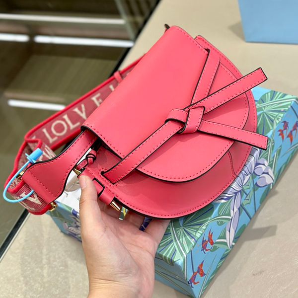 designer saddles bag women's shoulder handbag genuine leather crossbody handbags women purse flap messenger bags luxurys totes wallet h
designer saddles bag women's shoulder handbag genuine leather crossbody handbags women purse flap messenger bags luxurys totes wallet h