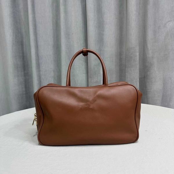 miu 2023 new bowling bag miu boston small square bag cowhide handbag briefcase pillow case
miu 2023 new bowling bag miu boston small square bag cowhide handbag briefcase pillow case