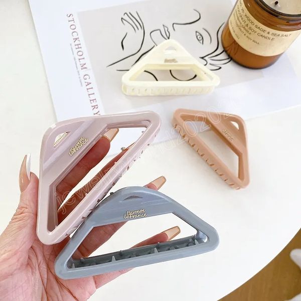 creative design 9.6cm hollowed out triangle fashion plastic clip female hair clamp hair accessories, Slivery;golden
creative design 9.6cm hollowed out triangle fashion plastic clip female hair clamp hair accessories, Slivery;golden