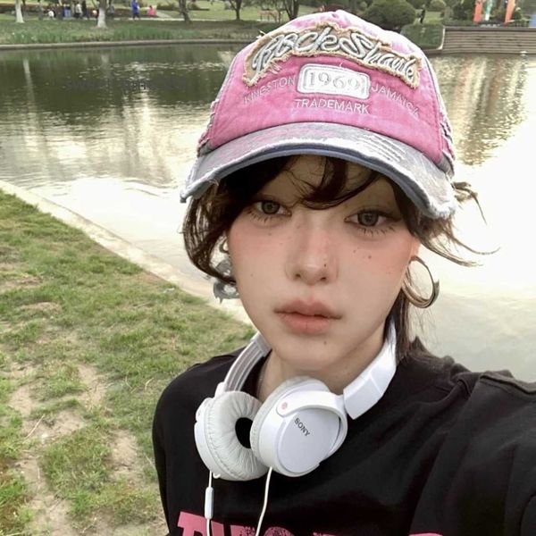 new trendy baseball cap sunscreen sun shading used denim hole pink cap hats, Blue;gray
new trendy baseball cap sunscreen sun shading used denim hole pink cap hats, Blue;gray