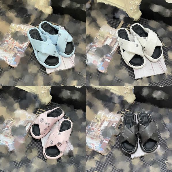 2023 fashion designer summer camellia women's slippers thick bottom cross padded bread camellia ccity print flat round head outside wea, Black
2023 fashion designer summer camellia women's slippers thick bottom cross padded bread camellia ccity print flat round head outside wea, Black