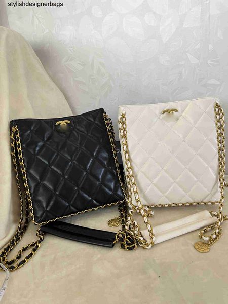 drawstring chanei high-end designersbag tote bag shopping bags gold flower pendant decoration hangbag chain pu combination handle bagss purs
drawstring chanei high-end designersbag tote bag shopping bags gold flower pendant decoration hangbag chain pu combination handle bagss purs