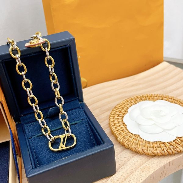 classic fashion pendant necklace designer women's atmosphere necklace designer popular jewelry new party jewelry gift box, Black
classic fashion pendant necklace designer women's atmosphere necklace designer popular jewelry new party jewelry gift box, Black