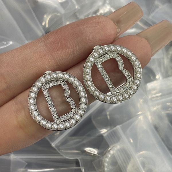 fashion stud earrings europe america wild b earring party wedding balencaigaies lovers gift engagement luxury designer jewelry kb1g, Golden;silver 
fashion stud earrings europe america wild b earring party wedding balencaigaies lovers gift engagement luxury designer jewelry kb1g, Golden;silver