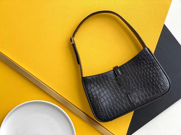 senior fashion and luxury hand bag this new black snake snake bag bag body contour is concise, three-dimensional classic elegance
senior fashion and luxury hand bag this new black snake snake bag bag body contour is concise, three-dimensional classic elegance