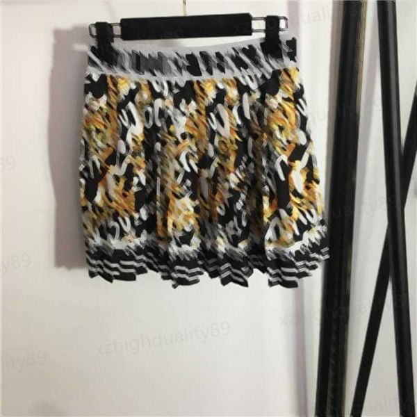 mini skirts designer dress retro floral letter print black high waist pleated short half skirt luxury cotton fabric women clothing summer co
mini skirts designer dress retro floral letter print black high waist pleated short half skirt luxury cotton fabric women clothing summer co