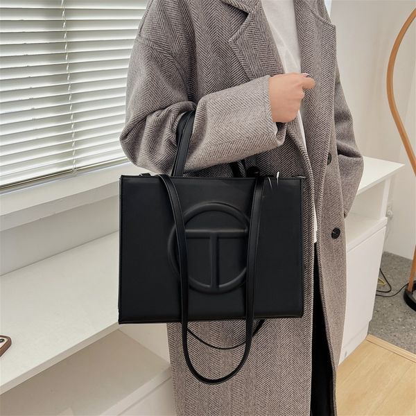 tote bag 2023 new designer bag shopping bag luxury bushwick birkin bag clutch bags handbag classic clutch fashion it bag 2sizes fur gold wom
tote bag 2023 new designer bag shopping bag luxury bushwick birkin bag clutch bags handbag classic clutch fashion it bag 2sizes fur gold wom