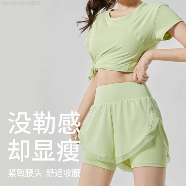 nylon sports suit for women's anti glare running yoga suit for women's quick drying and breathable fitness pants for spring and su
nylon sports suit for women's anti glare running yoga suit for women's quick drying and breathable fitness pants for spring and su