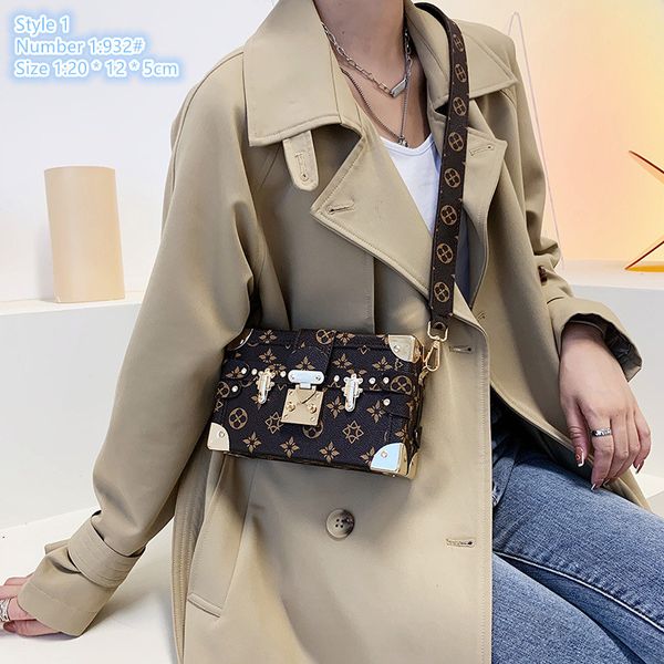 Factory wholesale ladies shoulder bags 7 colors street pop letters printed mobile phone coin purse personalized lock retro handbag shape buckle fashion bag, White-931#
Factory wholesale ladies shoulder bags 7 colors street pop letters printed mobile phone coin purse personalized lock retro handbag shape buckle fashion bag, White-931#