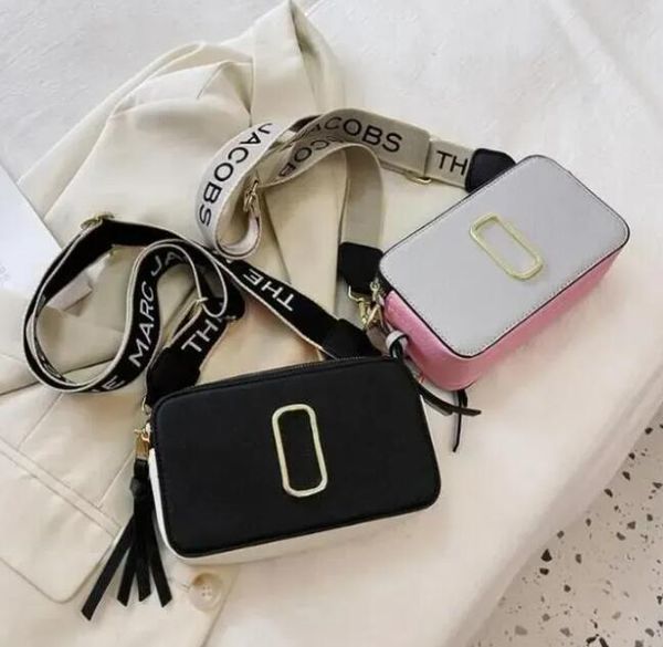 2023 designer women bags new 2022 contrast color small square bag trend letter single shoulder messenger bags wholesale 20-12-7cm m003, Black;red
2023 designer women bags new 2022 contrast color small square bag trend letter single shoulder messenger bags wholesale 20-12-7cm m003, Black;red