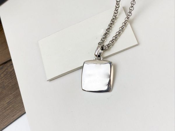 2023 fashion new designer necklace luxury square brand pendant necklace couple necklace pattern decoration no box, Silver
2023 fashion new designer necklace luxury square brand pendant necklace couple necklace pattern decoration no box, Silver