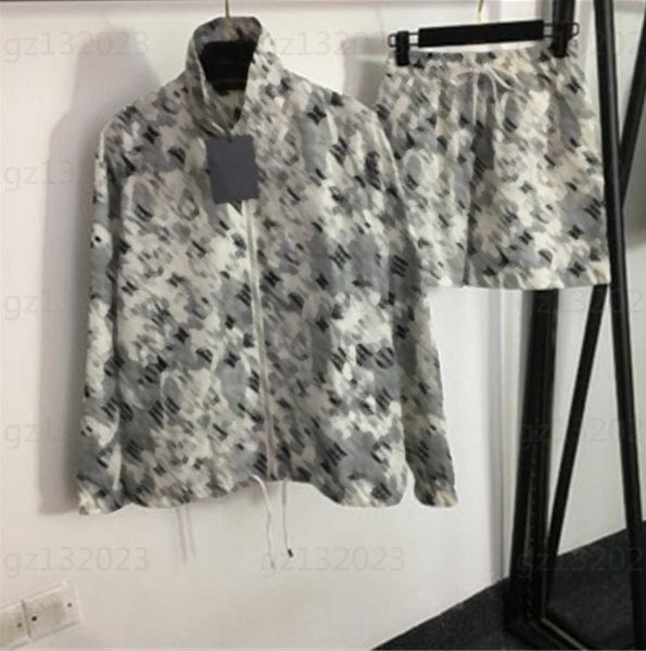 designer camo two piece set women old flower logo letter print stand-up collar long-sleeved zipper windbreaker casual shorts summer designer, White
designer camo two piece set women old flower logo letter print stand-up collar long-sleeved zipper windbreaker casual shorts summer designer, White