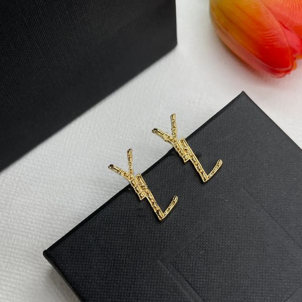 light luxury classic brand earrings, designer earrings, gold plated diamonds, high-quality and simple designed jewelry accessories, suitable, Golden
light luxury classic brand earrings, designer earrings, gold plated diamonds, high-quality and simple designed jewelry accessories, suitable, Golden