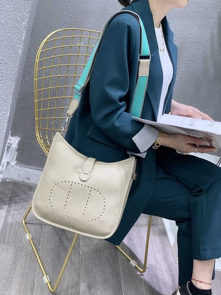 designer hemrres bag evelynn new hollowed-out 2023 evelyns women's layer leather messenger mini okec 88id
designer hemrres bag evelynn new hollowed-out 2023 evelyns women's layer leather messenger mini okec 88id